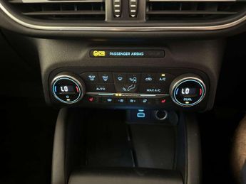 Ford Kuga 2.5 Duratec 14.4kWh Vignale SUV 5dr Petrol Plug-in Hybrid CVT Eu