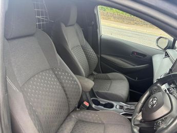 Toyota Corolla 1.8 VVT-h CVT Euro 6 (s/s) 5dr