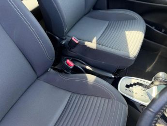 Toyota Yaris 1.5 VVT-h Design E-CVT Euro 6 5dr
