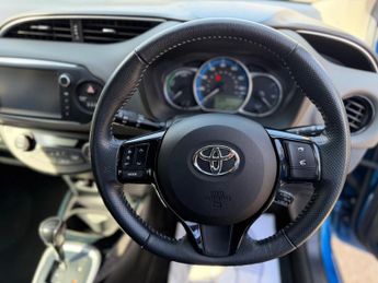 Toyota Yaris 1.5 VVT-h Design E-CVT Euro 6 5dr