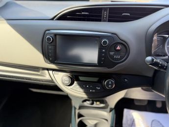 Toyota Yaris 1.5 VVT-h Design E-CVT Euro 6 5dr