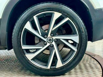 Volvo XC40 2.0 D4 R-Design Pro Auto AWD Euro 6 (s/s) 5dr