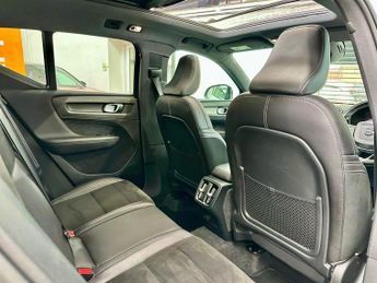 Volvo XC40 2.0 D4 R-Design Pro Auto AWD Euro 6 (s/s) 5dr