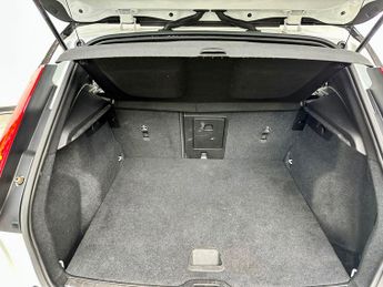 Volvo XC40 2.0 D4 R-Design Pro Auto AWD Euro 6 (s/s) 5dr