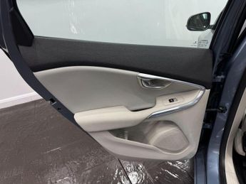 Volvo V40 1.5 T2 Momentum Nav Plus Auto Euro 6 (s/s) 5dr