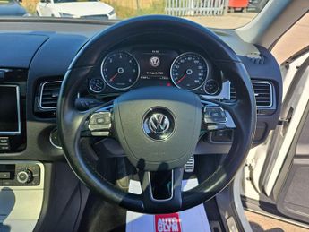 Volkswagen Touareg 3.0 TDI V6 BlueMotion Tech R-Line Tiptronic 4WD Euro 5 (s/s) 5dr