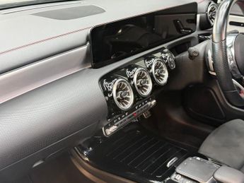 Mercedes-Benz CLA 2.0 CLA220d AMG Line Night Edition (Premium Plus) Coupe 8G-DCT E