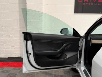 Tesla Model 3 (Dual Motor) Long Range Auto 4WDE 4dr