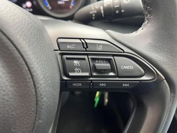 Toyota Yaris 1.5 VVT-h Design E-CVT Euro 6 (s/s) 5dr