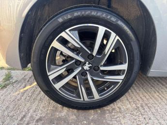 PEUGEOT 208 1.2 208 Allure Premium + PureTech S/S Auto 5dr