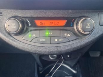 Toyota Yaris 1.5 VVT-h Active Hatchback 5dr Petrol Hybrid E-CVT Euro 6 (101 p