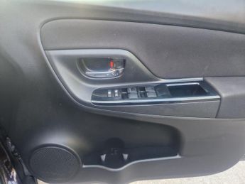 Toyota Yaris 1.5 VVT-h Active Hatchback 5dr Petrol Hybrid E-CVT Euro 6 (101 p
