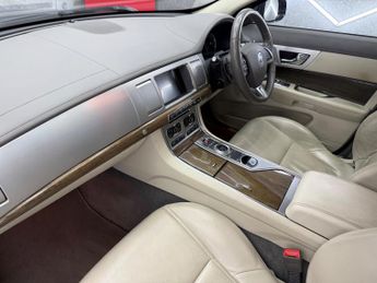 Jaguar XF 3.0d V6 Premium Luxury Auto Euro 5 (s/s) 4dr
