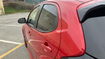 Toyota Yaris 1.5 VVT-h Design E-CVT Euro 6 (s/s) 5dr
