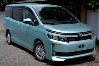 Toyota Voxy 1.8 Hybrid V Edition - Ulez
