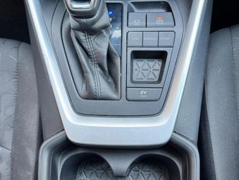 Toyota RAV4 2.5 VVT-h Design CVT Euro 6 (s/s) 5dr