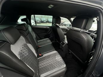 Volkswagen Tiguan R-LINE TSI S-A