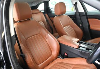 JAGUAR F-PACE 2.0 D180 Portfolio SUV 5dr Diesel Auto AWD Euro 6 (s/s) (180 ps)