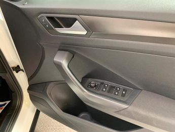 Volkswagen T-Roc 1.5 TSI EVO SE DSG Euro 6 (s/s) 5dr