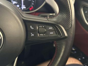 Alfa Romeo Giulia 2.0T Veloce Saloon 4dr Petrol GPF Auto Euro 6 (s/s) (280 ps)