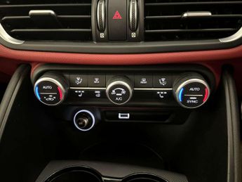 Alfa Romeo Giulia 2.0T Veloce Saloon 4dr Petrol GPF Auto Euro 6 (s/s) (280 ps)