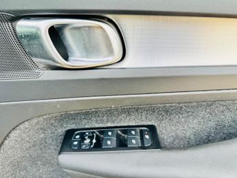 Volvo XC40 1.5h T4 Recharge 10.7kWh Core Auto Euro 6 (s/s) 5dr