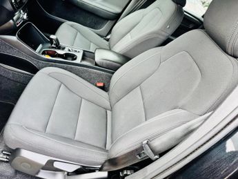 Volvo XC40 1.5h T4 Recharge 10.7kWh Core Auto Euro 6 (s/s) 5dr