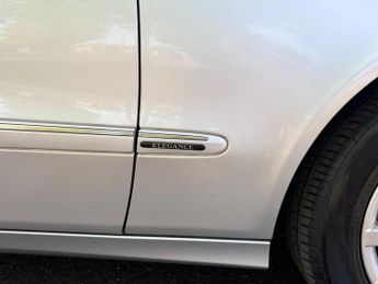 Mercedes-Benz E Class 1.8 E200 Kompressor Elegance Saloon 4dr Petrol Automatic (207 g/
