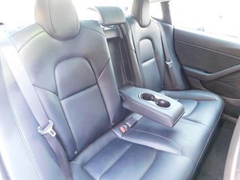 Tesla Model 3 Standard Range Plus Auto RWD 4dr