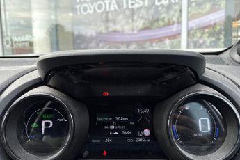 Toyota Yaris 1.5 VVT-h Dynamic E-CVT Euro 6 (s/s) 5dr