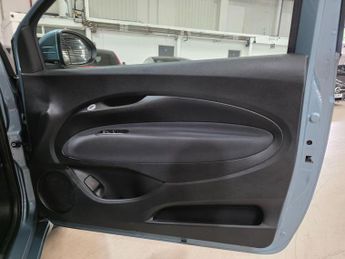 Fiat 500e 42kWh Icon Auto 3dr