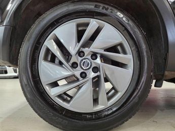 Nissan Qashqai 1.3 DIG-T MHEV Acenta Premium XTRON Euro 6 (s/s) 5dr