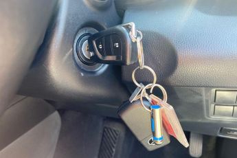 Toyota Yaris 1.5 VVT-h Design Hatchback 5dr Petrol Hybrid E-CVT Euro 6 (s/s) 