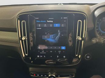 Volvo XC40 2.0 B3 MHEV Plus SUV 5dr Petrol Hybrid DCT Auto Euro 6 (s/s) (16