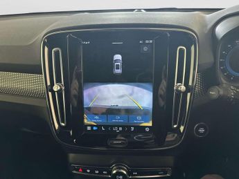 Volvo XC40 2.0 B3 MHEV Plus SUV 5dr Petrol Hybrid DCT Auto Euro 6 (s/s) (16