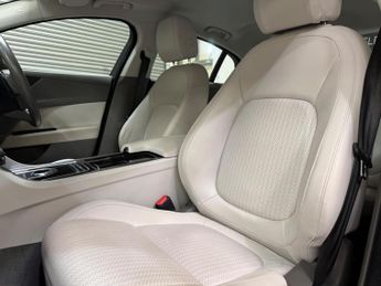 Jaguar XE 2.0i Portfolio Auto Euro 6 (s/s) 4dr