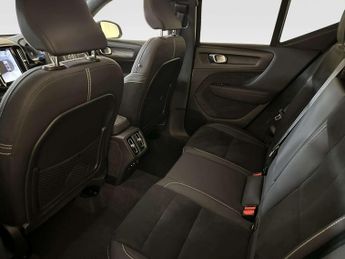 Volvo XC40 2.0 B4 MHEV Ultimate SUV 5dr Petrol Hybrid DCT Auto Euro 6 (s/s)