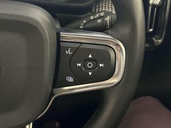 Volvo XC40 2.0 B4 MHEV Ultimate SUV 5dr Petrol Hybrid DCT Auto Euro 6 (s/s)