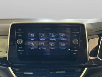 Volkswagen T-Roc 1.5 TSI R-Line SUV 5dr Petrol Manual Euro 6 (s/s) (150 ps)