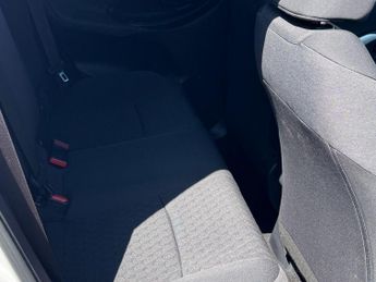 Toyota Yaris 1.5 VVT-h Design Hatchback 5dr Petrol Hybrid E-CVT Euro 6 (s/s) 