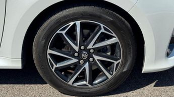Toyota Yaris 1.5 VVT-h Design Hatchback 5dr Petrol Hybrid E-CVT Euro 6 (s/s) 
