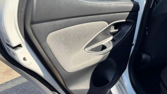Toyota Yaris 1.5 VVT-h Design Hatchback 5dr Petrol Hybrid E-CVT Euro 6 (s/s) 