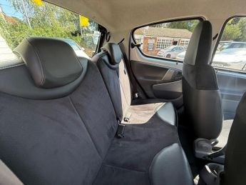 Toyota AYGO 1.0 VVT-i Ice Euro 5 5dr