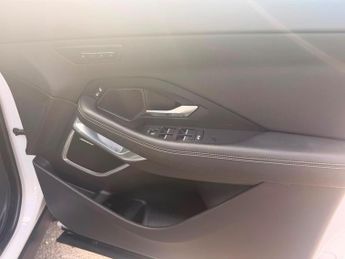 Jaguar E-PACE 2.0 D180 R-Dynamic SE Auto AWD Euro 6 (s/s) 5dr