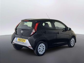 Toyota AYGO 1.0 VVT-i x-play Hatchback 5dr Petrol x-shift Euro 6 (71 ps)