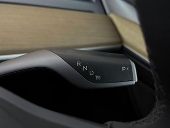 Tesla Model Y Auto RWD 5dr