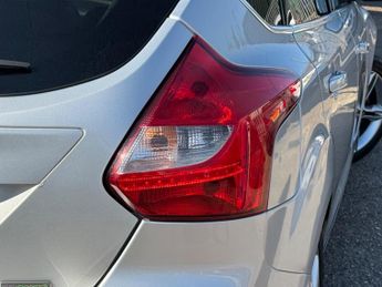 Ford Focus 1.0T EcoBoost Titanium X Euro 5 (s/s) 5dr