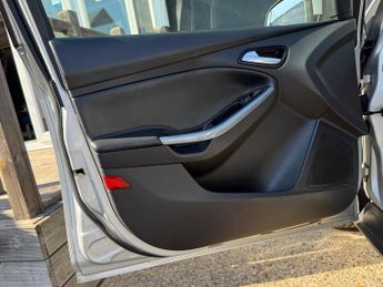 Ford Focus 1.0T EcoBoost Titanium X Euro 5 (s/s) 5dr
