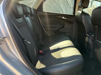 Ford Focus 1.0T EcoBoost Titanium X Euro 5 (s/s) 5dr