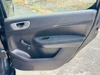 Peugeot 307 1.6 HDi S Hatchback 5dr Diesel Manual (129 g/km, 110 bhp)